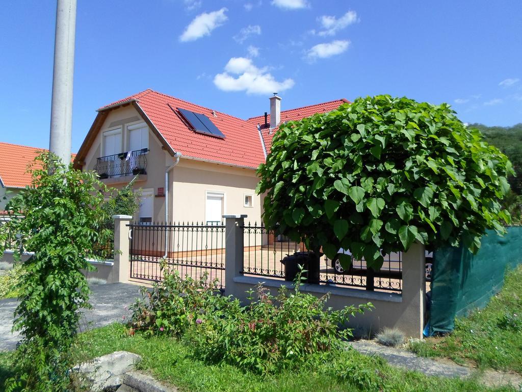 Hotel Pacsirta Vendeghaz Egerszalók Exterior foto